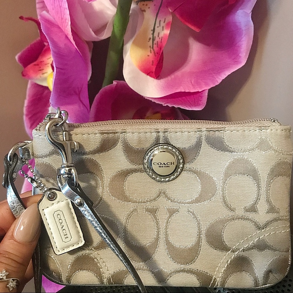 Coach Wristlet (sold!!!)